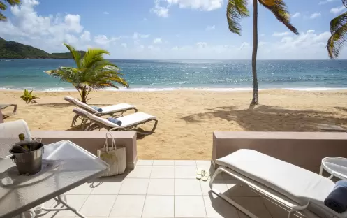 4 - Junior Suite Beachfront (Lower Level) Terrace